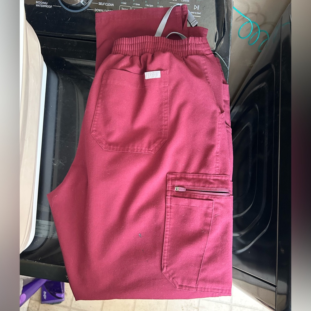 Figs Yola Cargo Scrubs - Large Burgundy